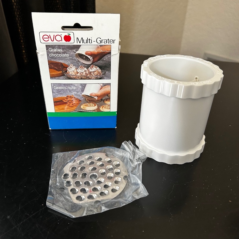 Vintage Eva Multi-Grater with 2 Grater Discs. NWT